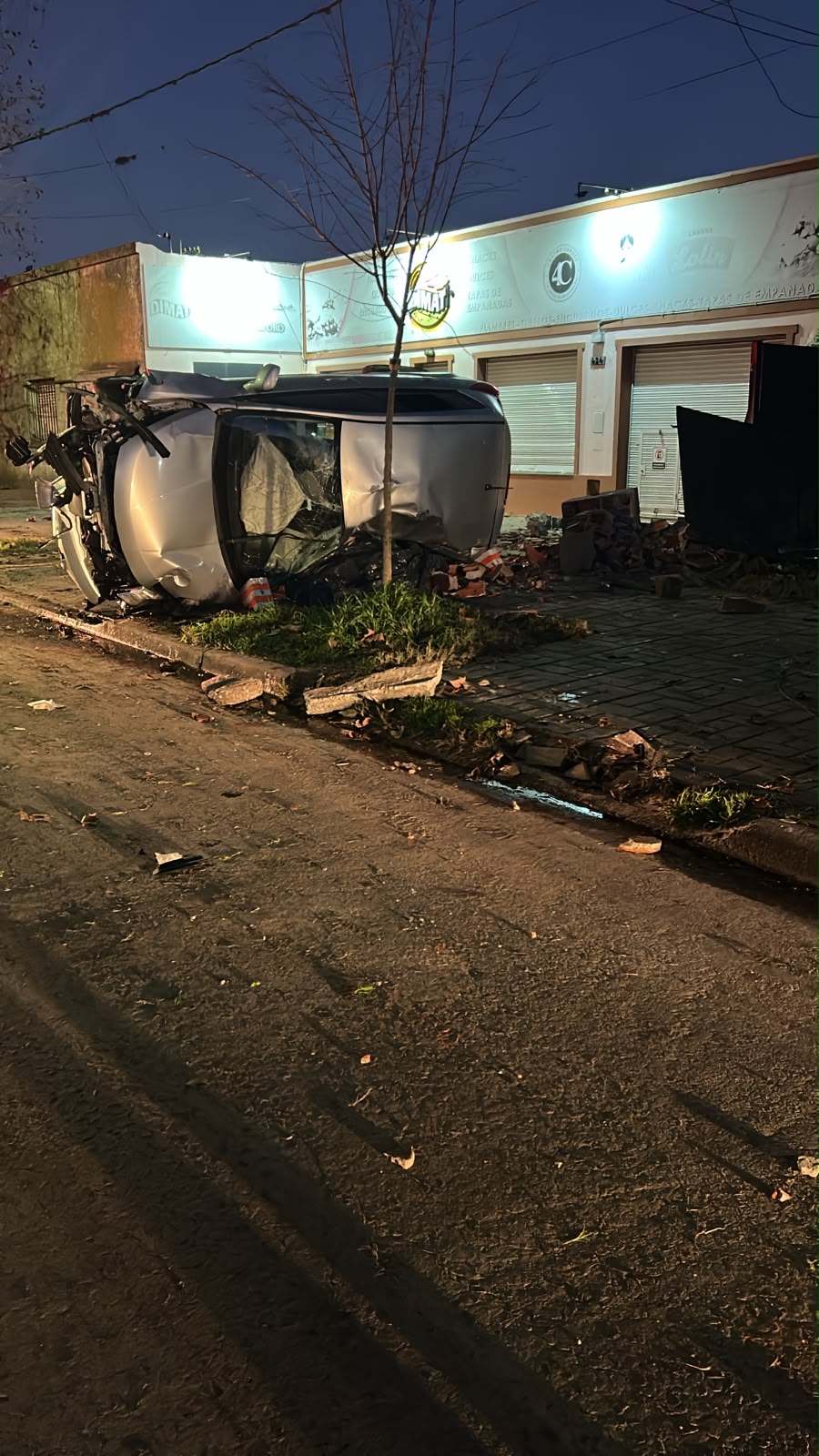 FALLECIO UN JOVEN DE 24 AÑOS TRAS DESPISTARSE CON SU AUTO E IMPACTAR CONTRA UN PAREDON