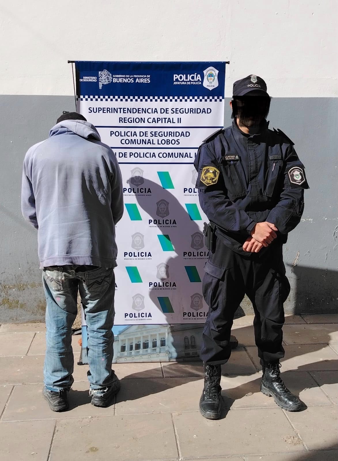 OPERATIVO POLICIAL EN UNA CASA DE CALLE AJO LUEGO DE DOS DETONACIONES CON ARMA DE FUEGO