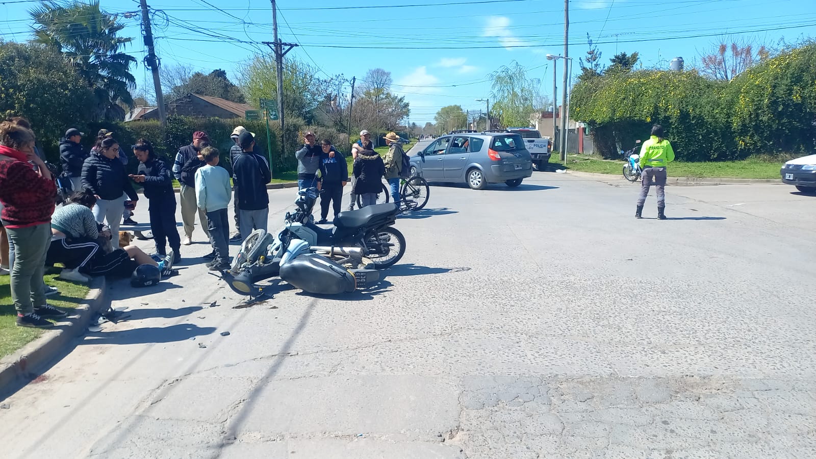 CHOCARON DOS MOTOS EN CARDONER Y CATTANEO, UNA MUJER CON FRACTURAS