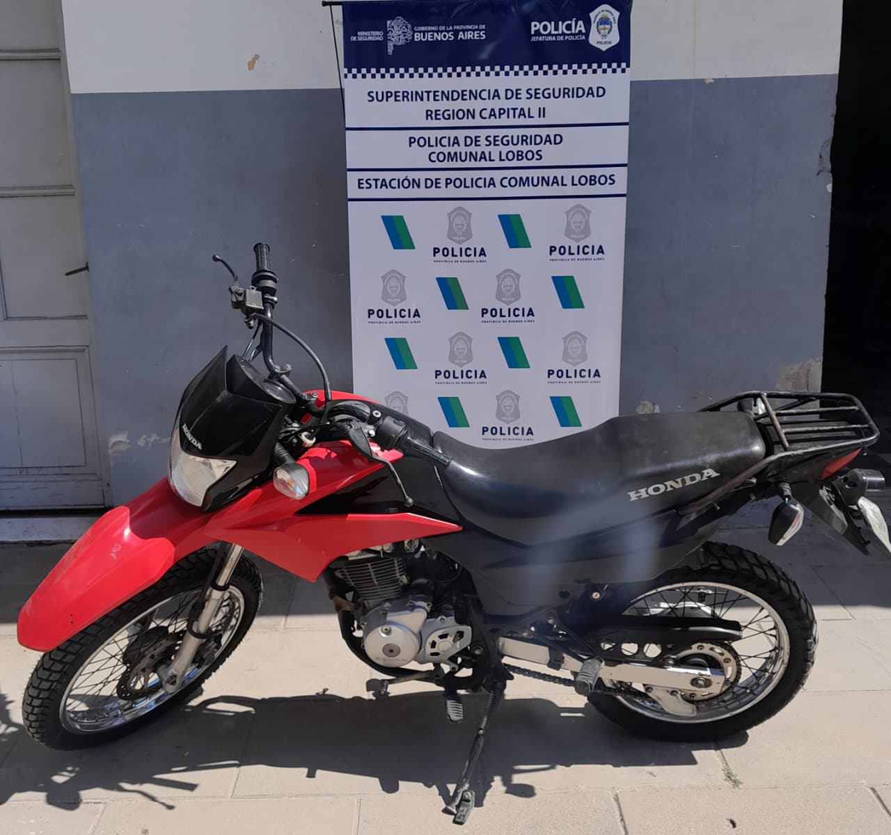 LA POLICIA APREHENDIO A UN SUJETO QUE POESIA UNA MOTO ROBADA EN HURLINGHAM
