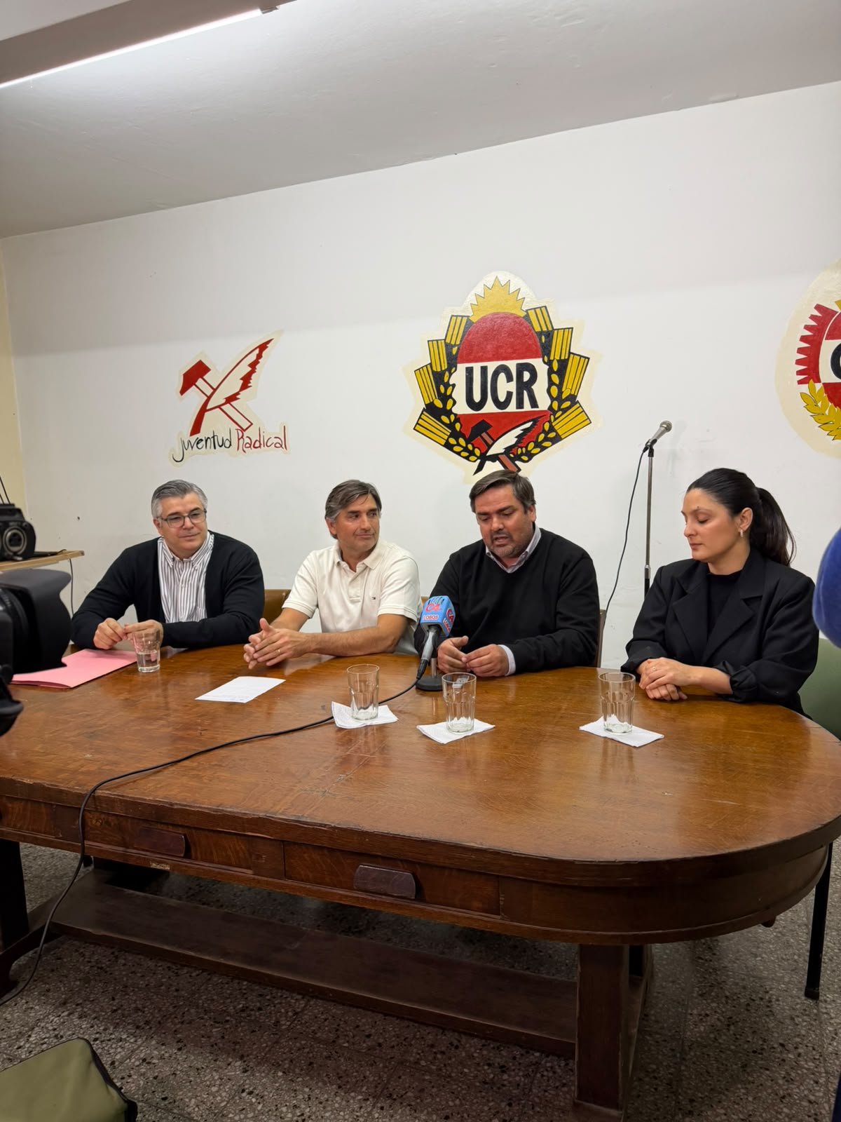 ENCUENTRO ABIERTO EN LA UCR CON LA PRESENCIA DEL PRESIDENTE DEL COMITE PROVINCIA