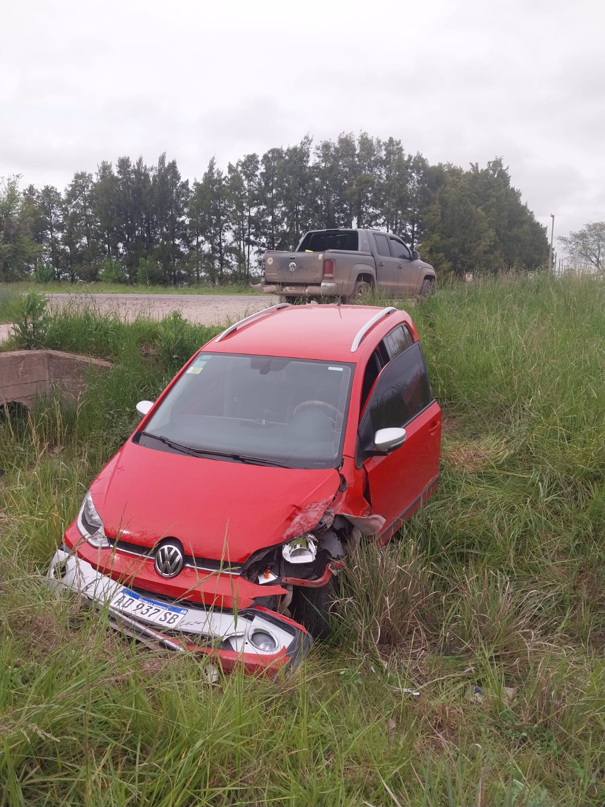 NO HUBO LESIONADOS TRAS CHOQUE DE AUTO Y CAMIONETA EN RUTA 41 Y CALLE LOS CEDROS
